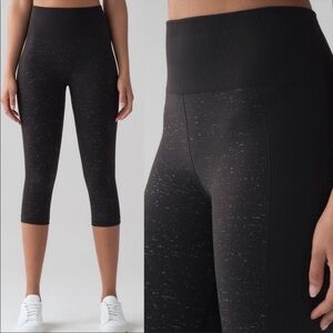 LULULEMON Free To Flow Crop Leggings Seamless Black White 4